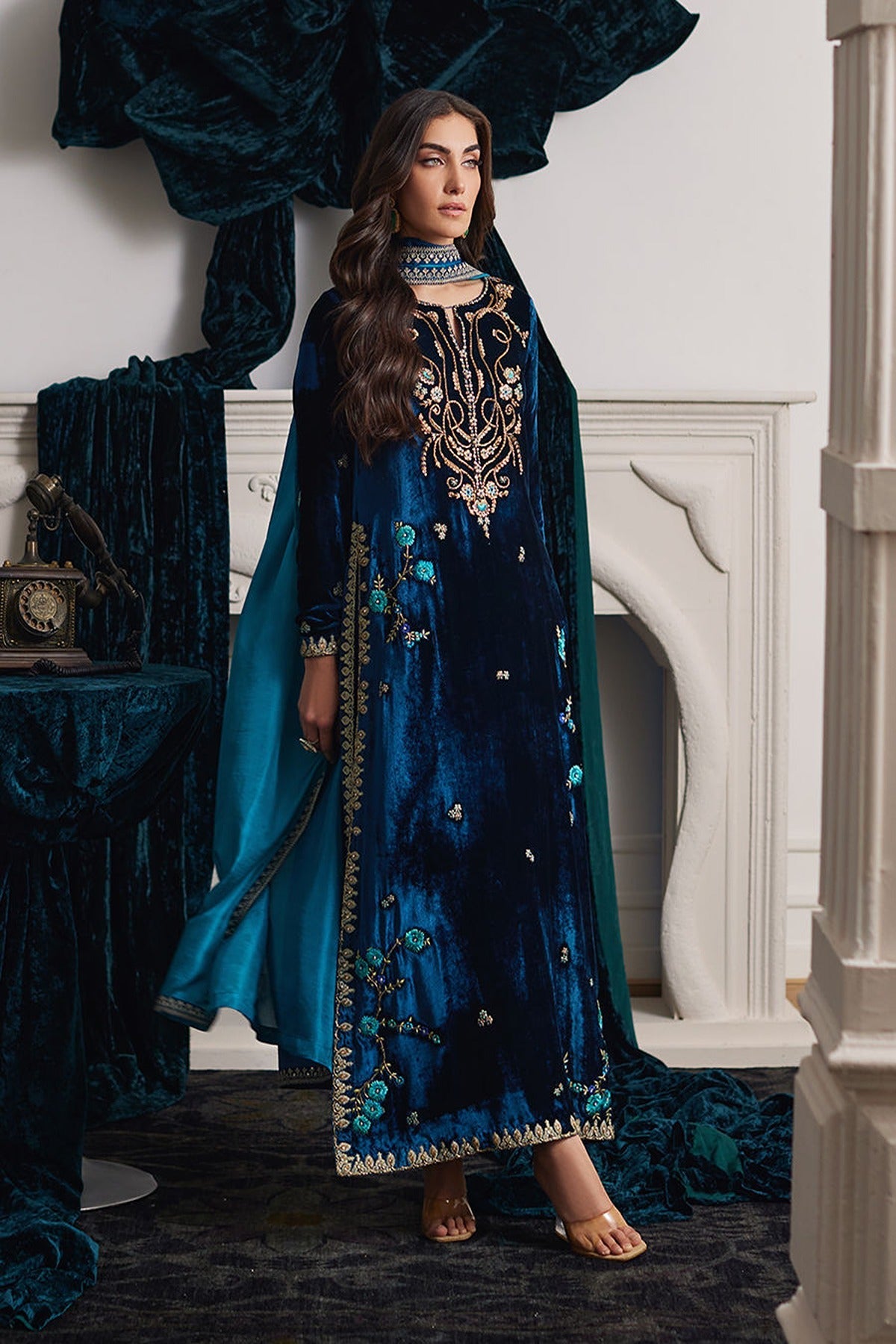 FARAH TALIB AZIZ | VELVETS | DIO