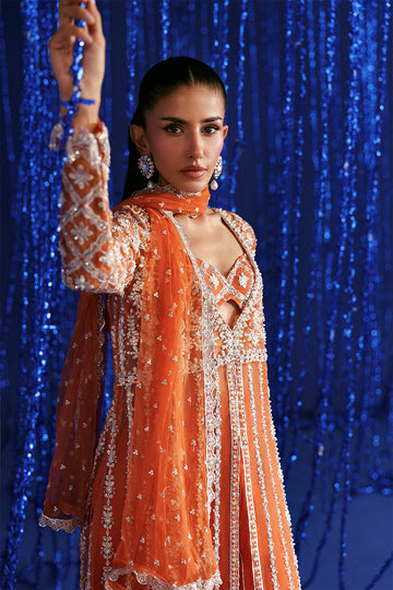 EMAAN ADEEL | MODE MODERNE | AVELINE