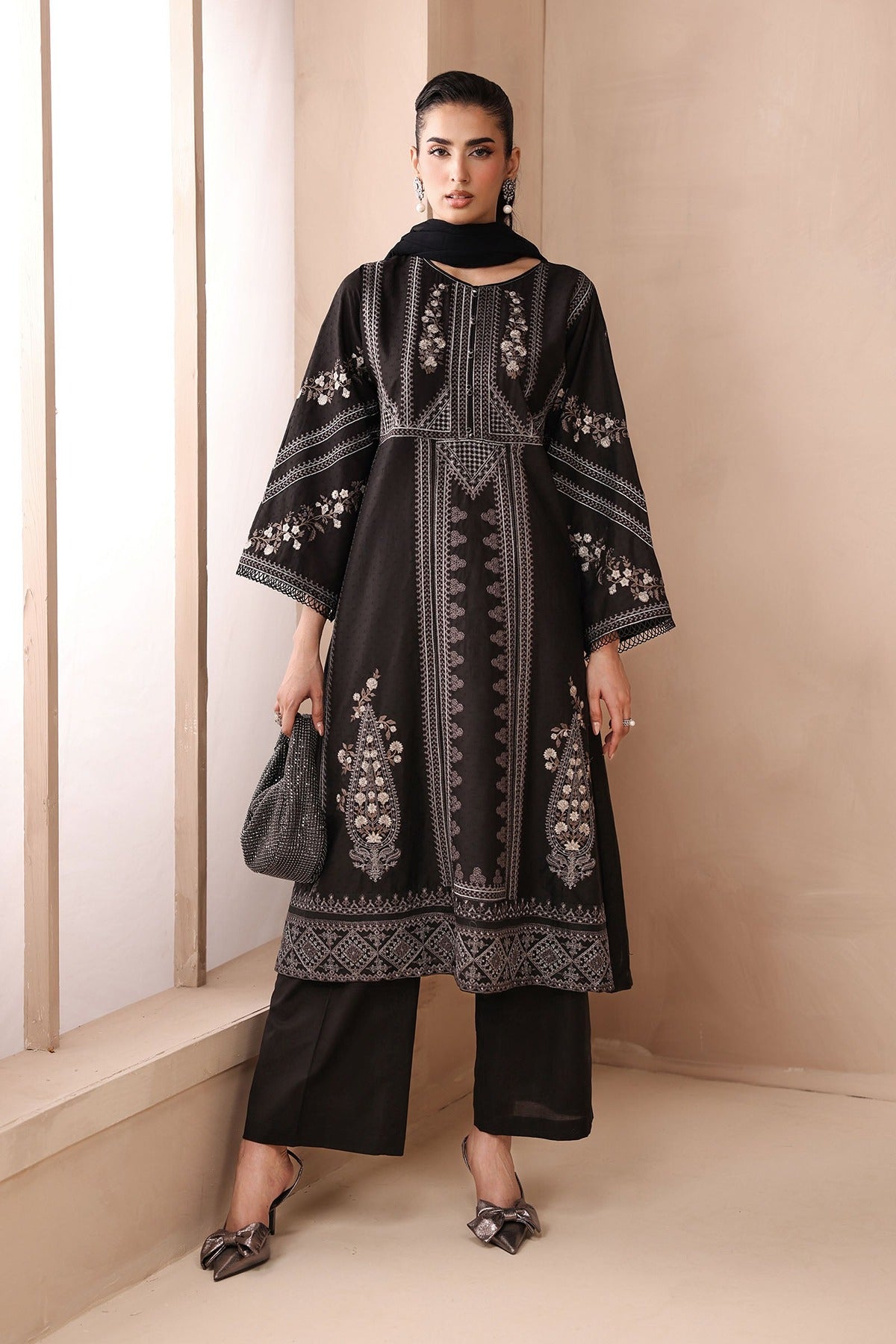 MARIA B | MONOCHROME | 3 PIECE EMBROIDERED DOBBY SUIT | DW-MN25-10-BLACK