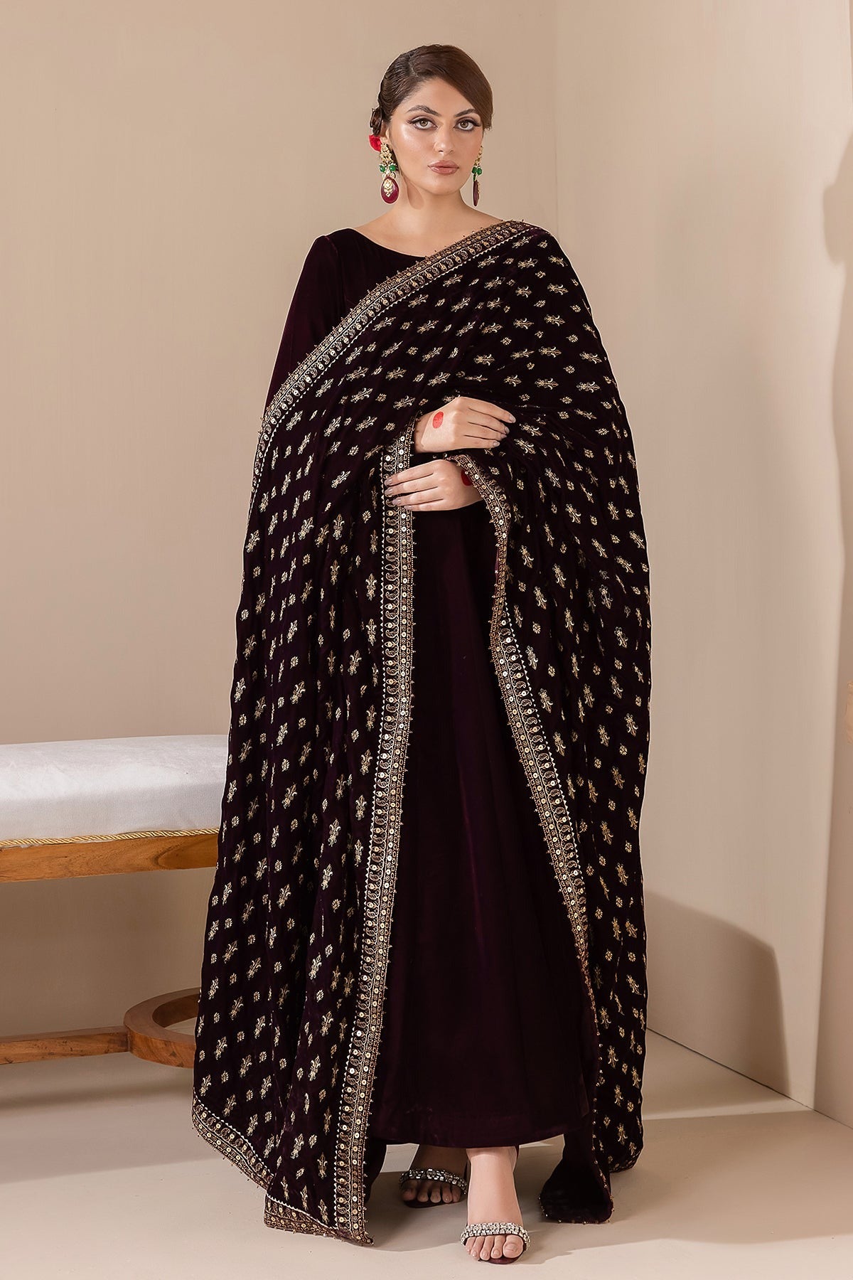 BAROQUE | SHAWLS | EMBROIDERED VELVET SHAWL VS-42