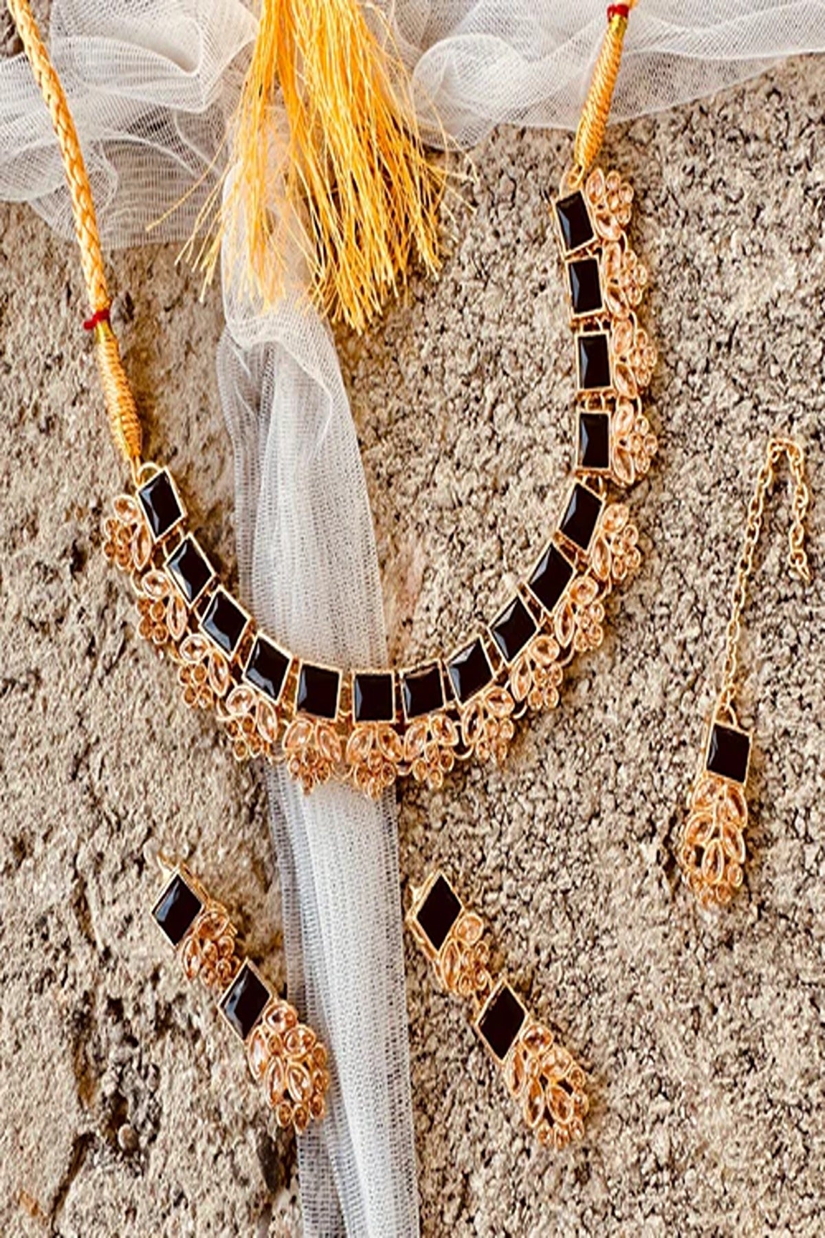 KOH-E-GEM | JEWELLERY | GLOWING LUNA NECKLACE SET - BLACK