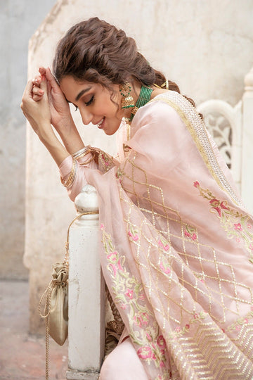 FAIZA SAQLAIN | GULFAM