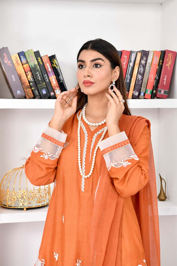 MAHNOOR MUJTABA | PRET | HERMES