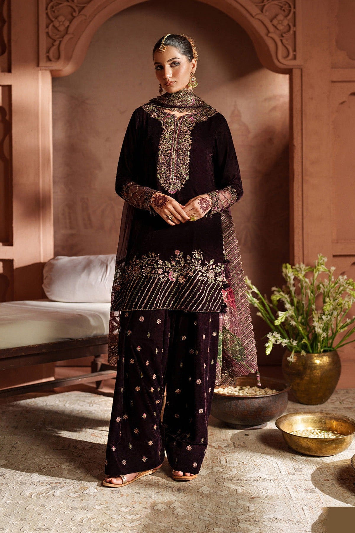 IZNIK | RAAGNI | IV-61 EMBROIDERED VELVET