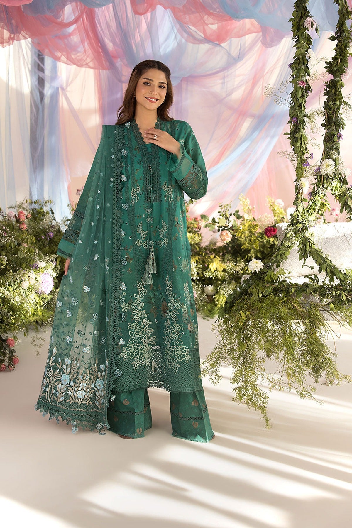 SOBIA NAZIR | LUXURY LAWN '25 | DESIGN 15B