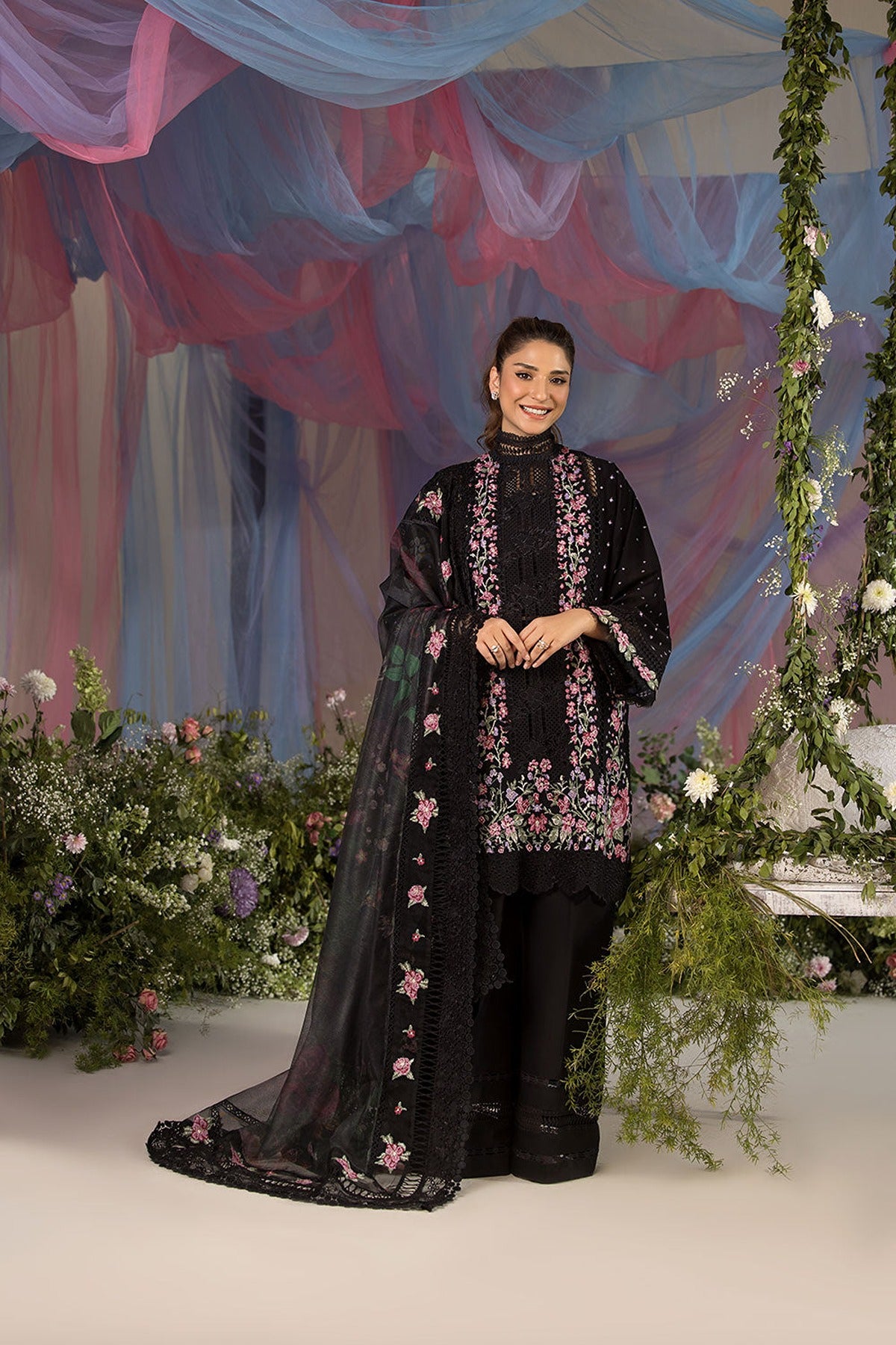SOBIA NAZIR | LUXURY LAWN '25 | DESIGN 4B