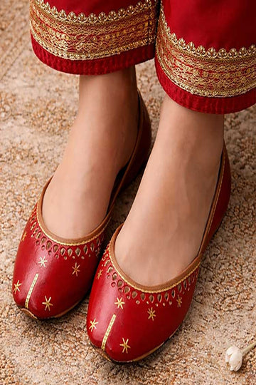 DAZZLE | KHUSSA SHOES | LAAL SITARA