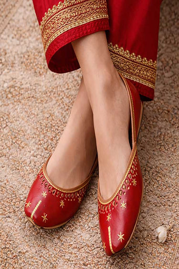 DAZZLE | KHUSSA SHOES | LAAL SITARA