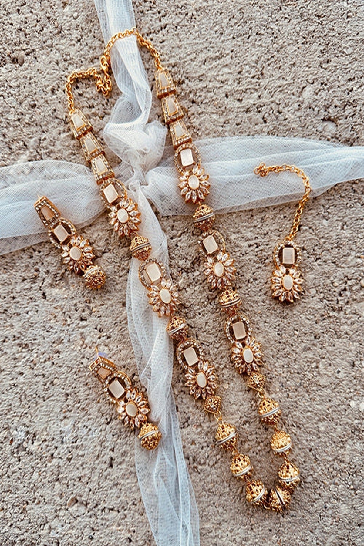 KOH-E-GEM | JEWELLERY | LINEAR LUXE MALAA SET – WHITE