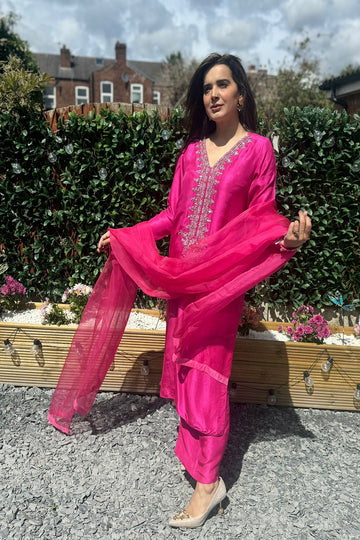 AMINAH BADAR | MAGENTA OUTFIT