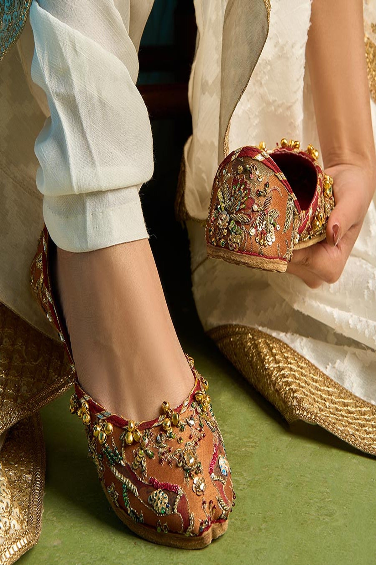 DAZZLE | KHUSSA SHOES | MORNEEN
