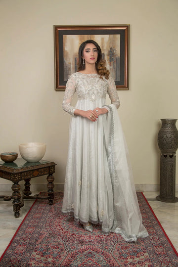 MAHNOOR MUJTABA | FORMALS | MOTHER OF PEARL