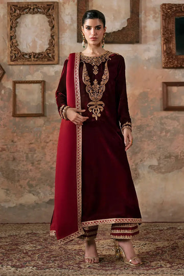 MAYA PRET | VOILA LUXE VELVET 25 | NYRA