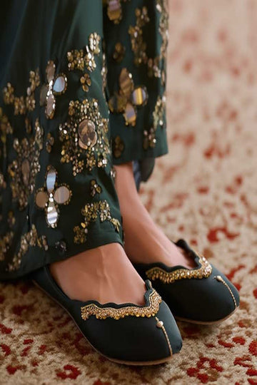 DAZZLE | KHUSSA SHOES | SUNEHRI REET (BOTTLE GREEN)