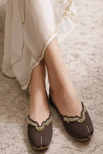 DAZZLE | KHUSSA SHOES | SUNEHRI REET (DARK BROWN)