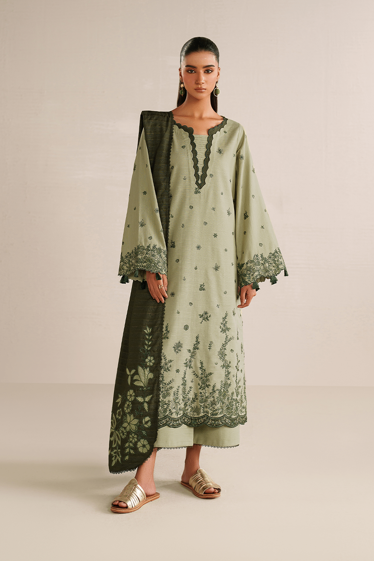 IZNIK | WINTER CHAPTER '25 | UE-578 EMBROIDERED KHADDAR