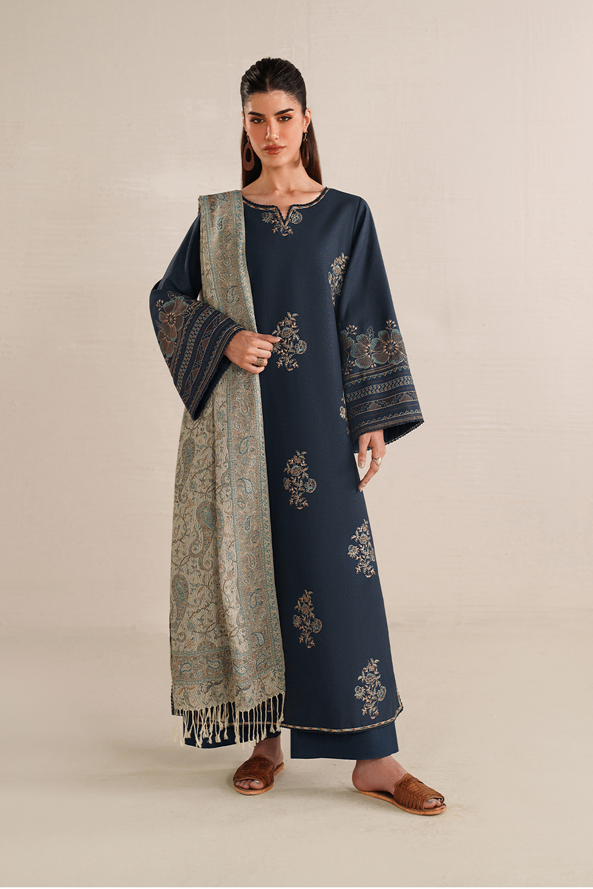 IZNIK | WINTER CHAPTER '25 | UE-586 EMBROIDERED KHADDAR