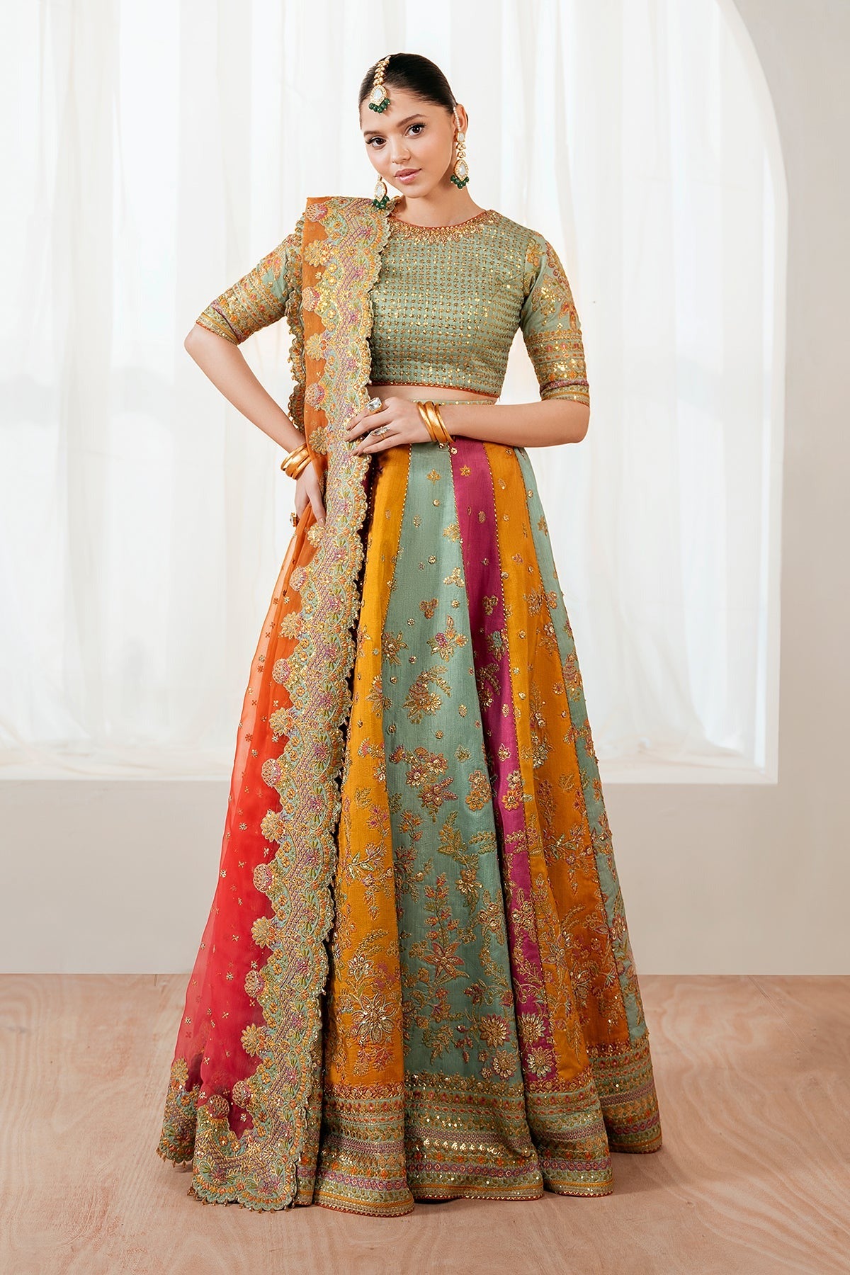 BAROQUE | EMBROIDERED SILK UF-4036