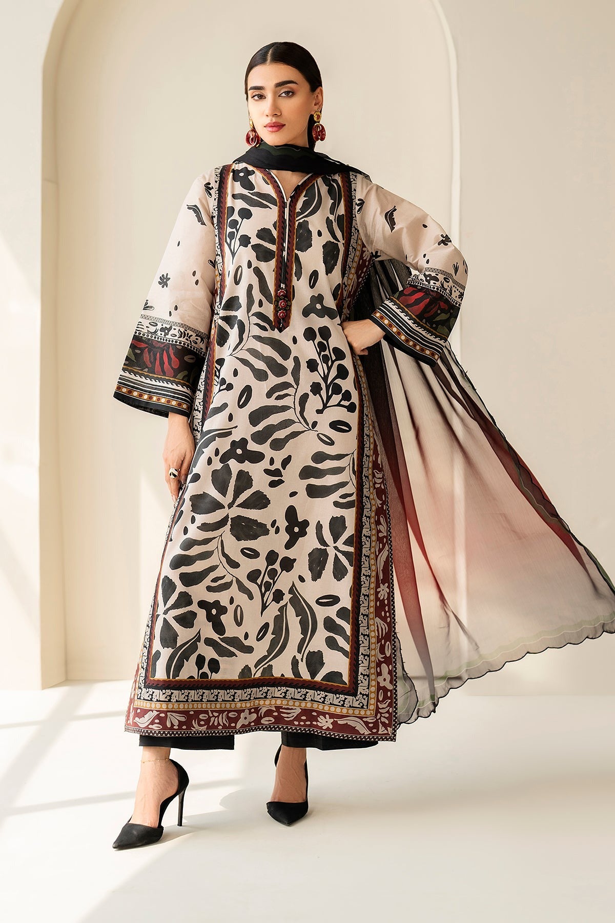 BAROQUE | DIGITAL PRINTED LAWN UF-4199