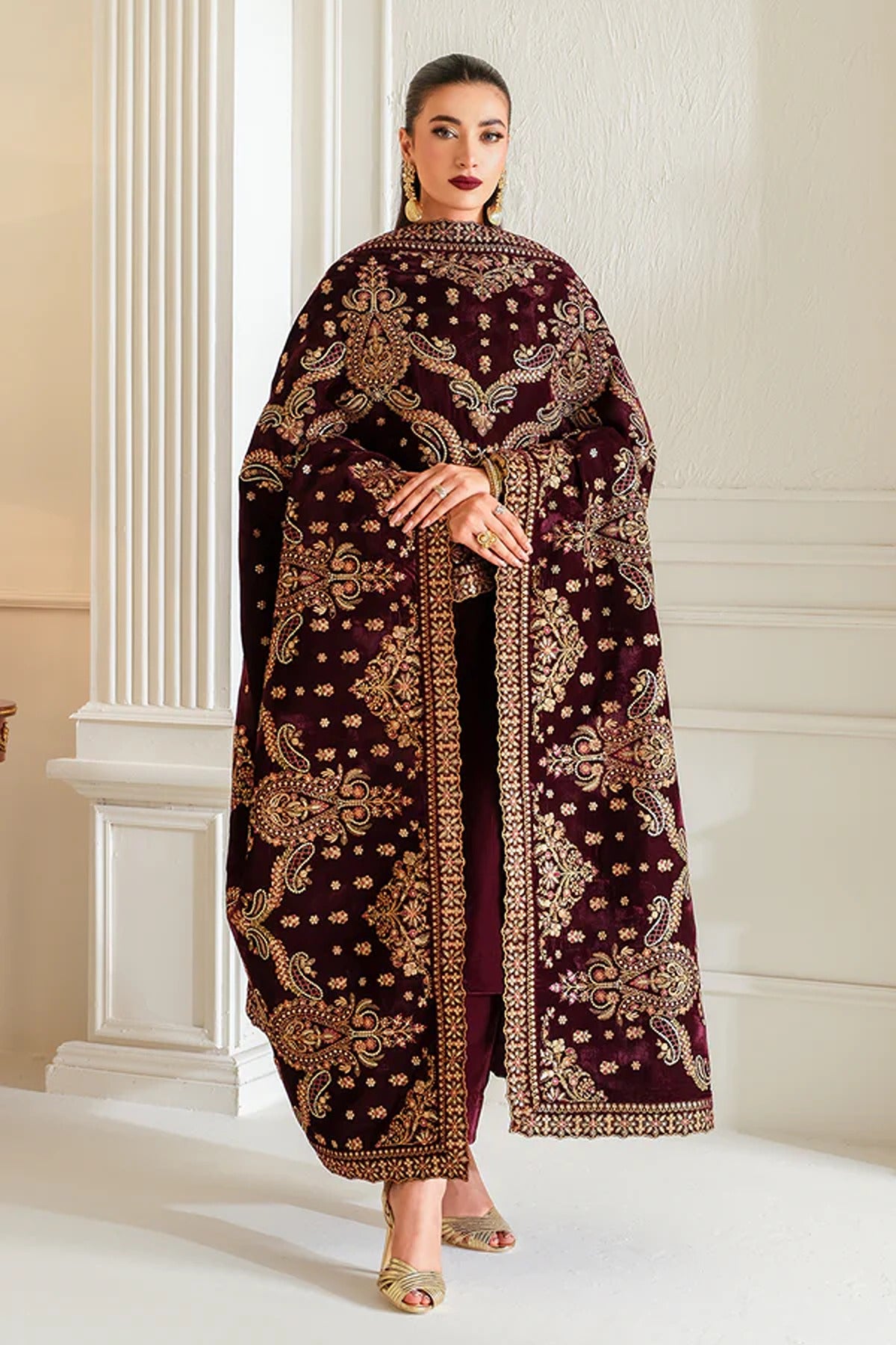 BAROQUE | EMBROIDERED VELVET SHAWL VS-49