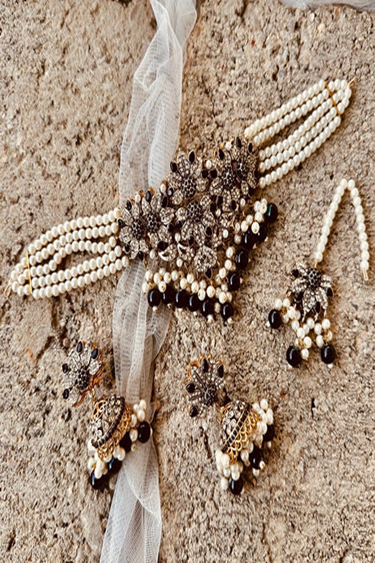 KOH-E-GEM | JEWELLERY | VINTAGE AURA CHOKER - BLACK