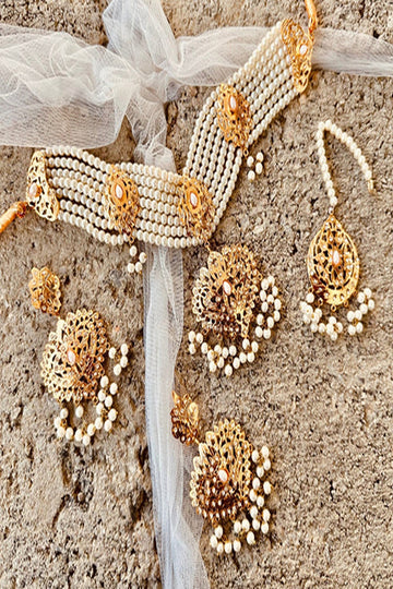 KOH-E-GEM | JEWELLERY | WHITE HYDERABADI TRADITIONAL CHOKER SET