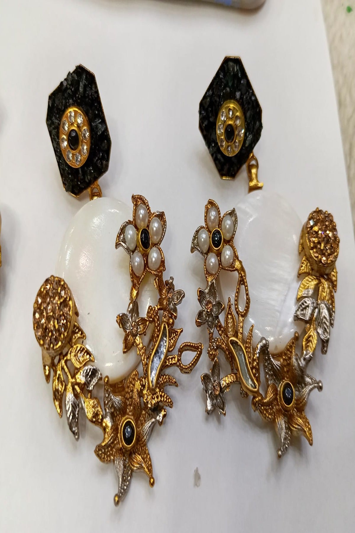 HS | JEWELLERY | TURKISH EARRINGS | BLACK WHITE