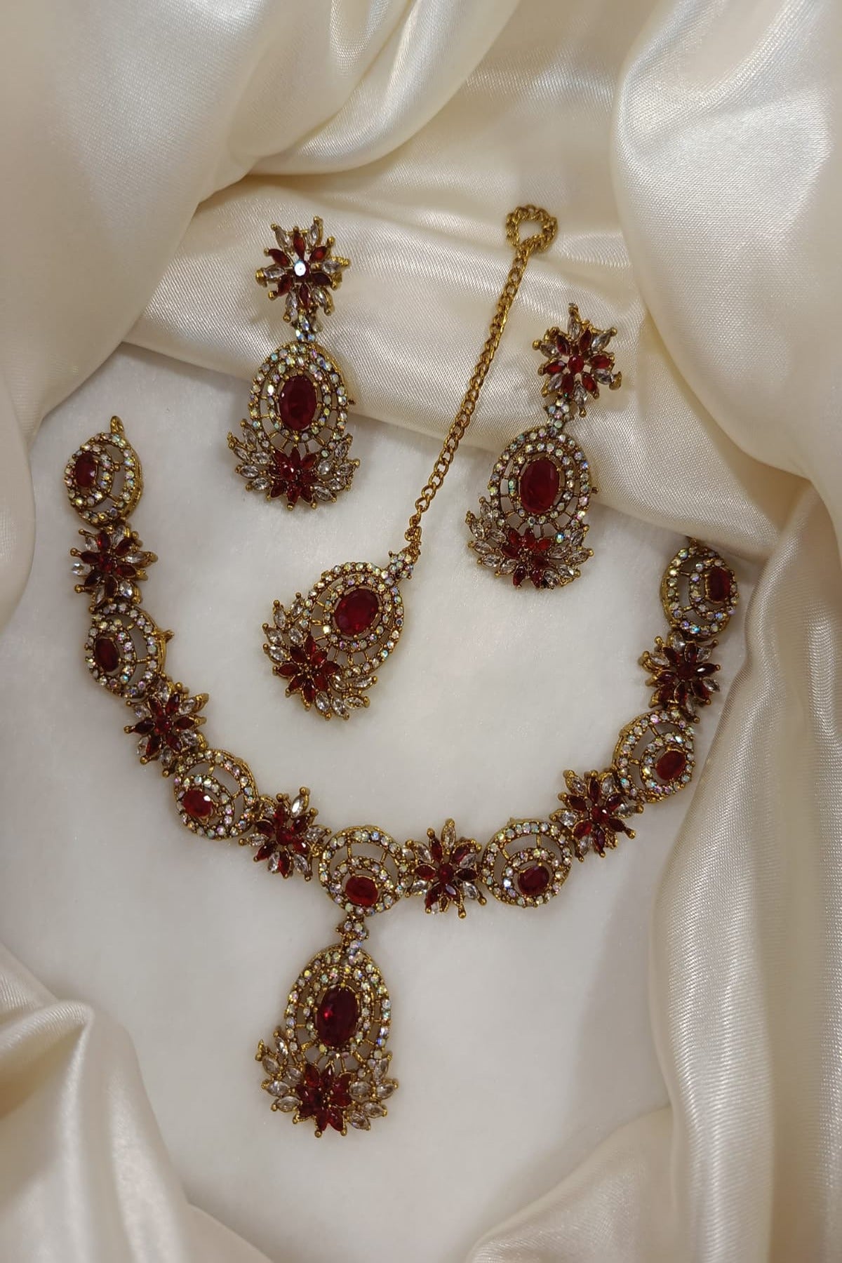 HS | JEWELLERY | DESIGN 02 | GOLDEN RED