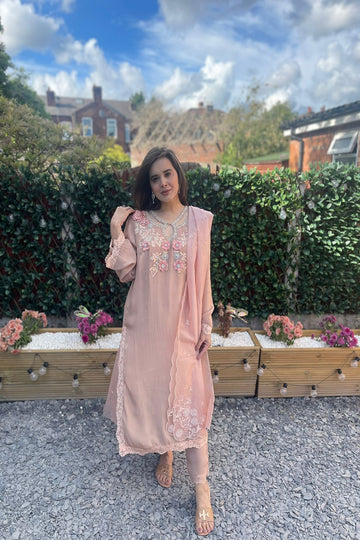 AMINAH BADAR | PINK OUTFIT